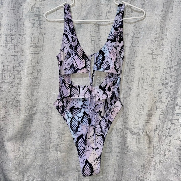 CHYRII Women's Sexy Cutout Lace Up Backless High Cut One Piece Swimsuit Monokini - Picture 4 of 13